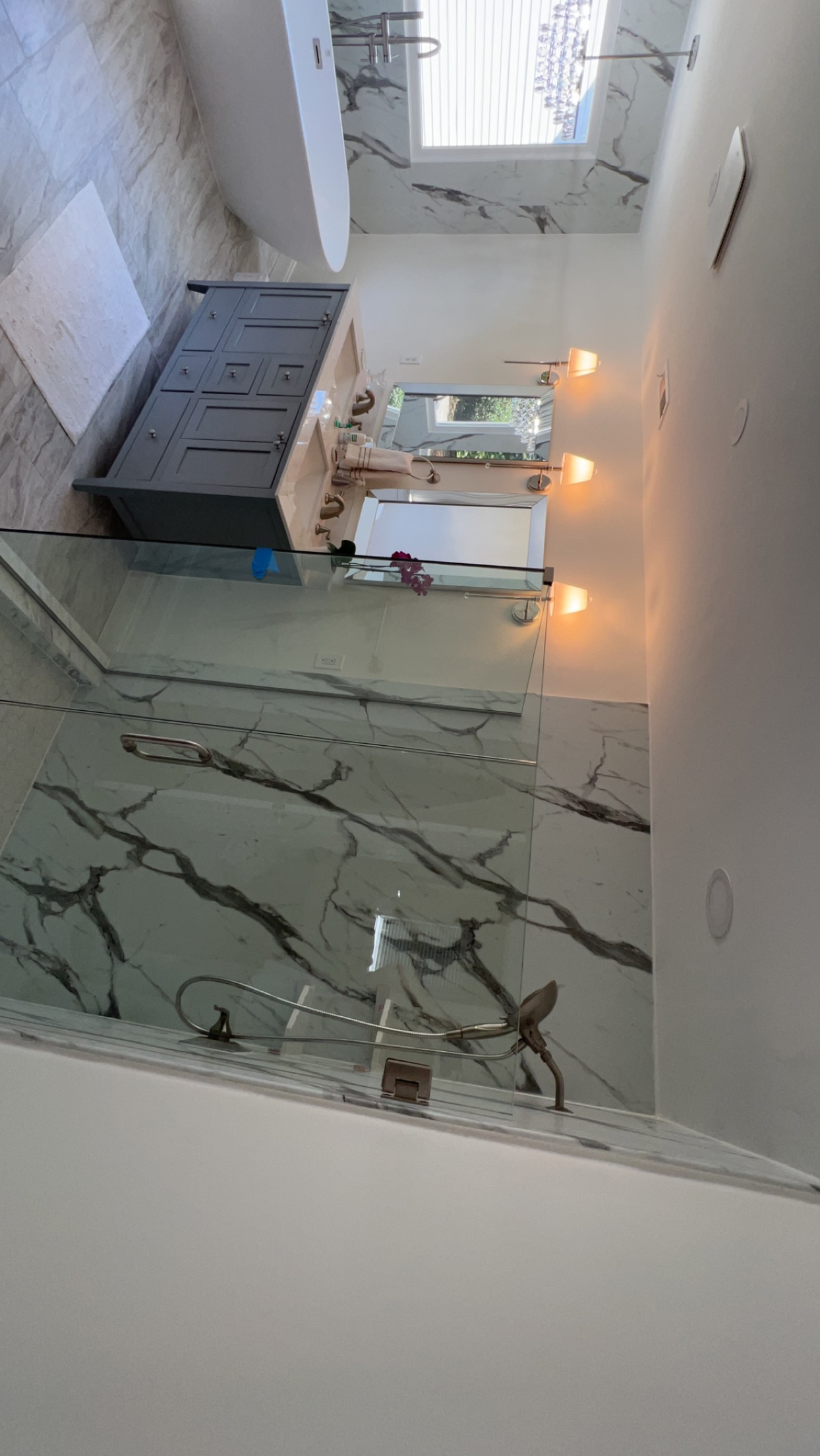 Marble bath detail